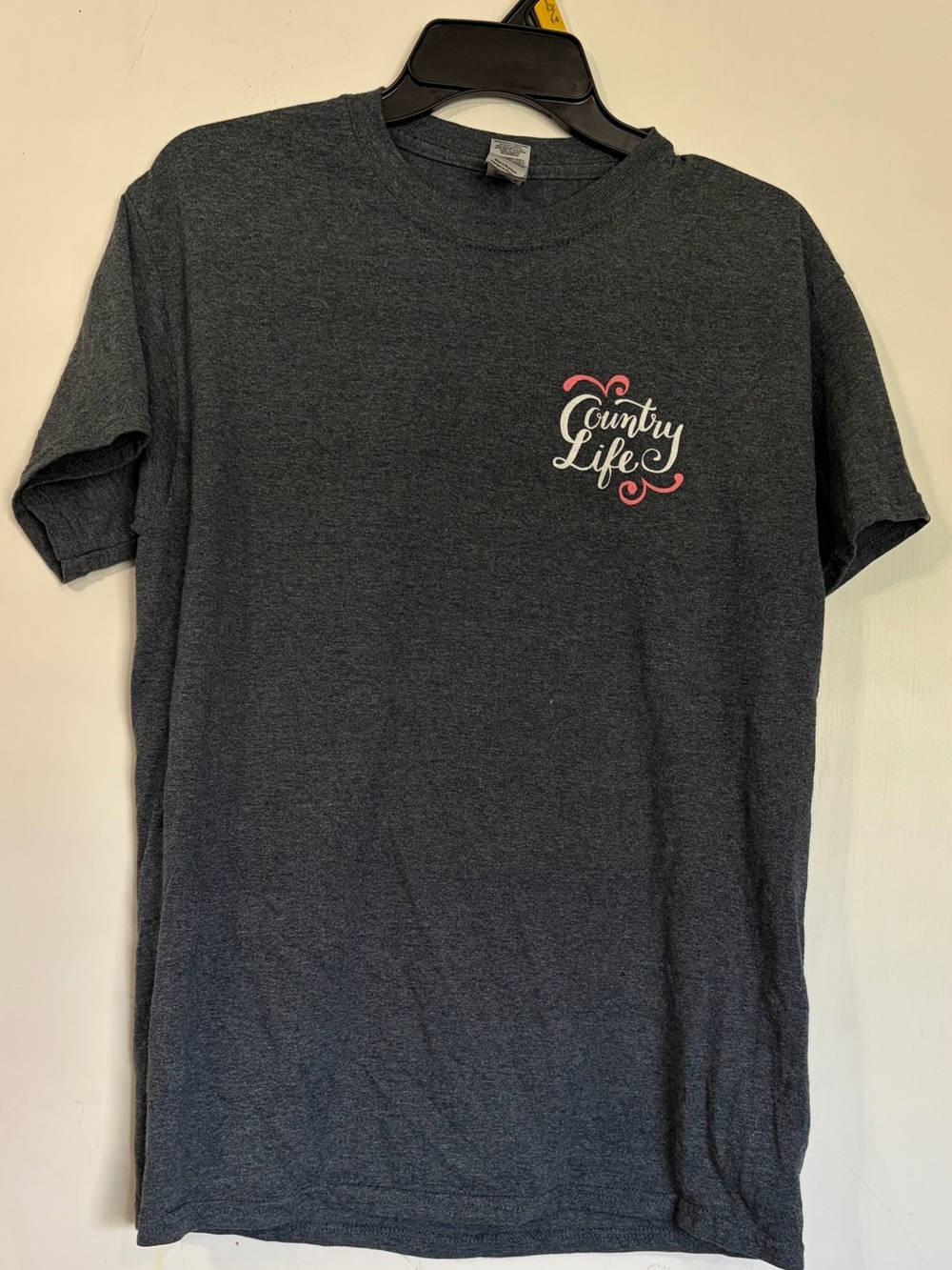 Women’s Gildan Country Life Graphic T-Shirt — Medium 🤍🌻